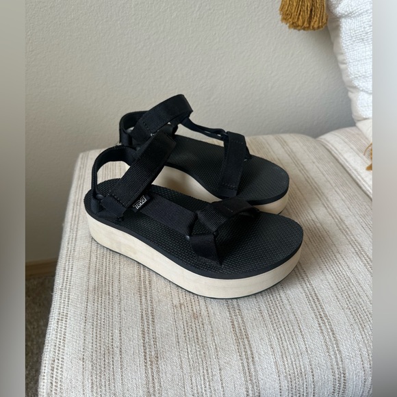 Teva platform sandals sz 5 - Picture 1 of 7